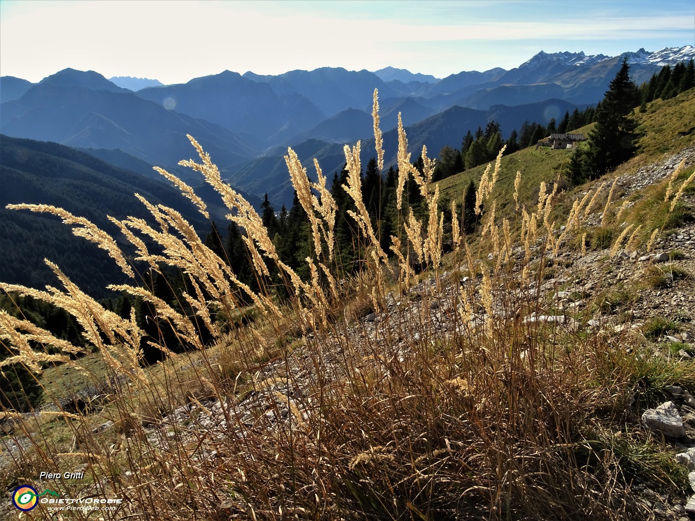 77 Scendendo sul sent. 118 verso la Baita di Monte Secco (1837 m).JPG